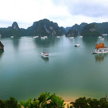 Chiến lược phát triển du lịch bền vững tại vịnh Hạ Long