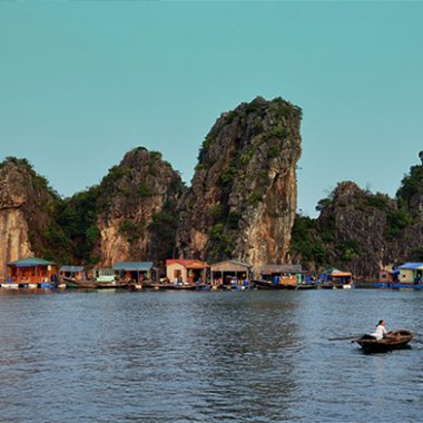 Làng Chài Cửa Vạn: Tuyệt Tác Ven Biển Top 9 Thế Giới Tại Vịnh Hạ Long