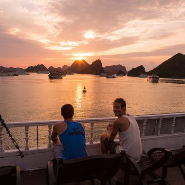 Vịnh Hạ Long: Điểm đến ngắm bình minh và hoàng hôn đẹp nhất thế giới