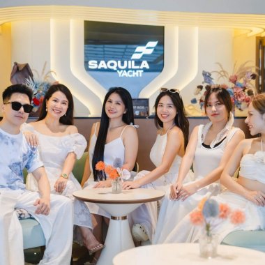 Trải nghiệm du thuyền ăn trưa Vịnh Hạ Long: Ẩm thực và cảnh quan sang trọng