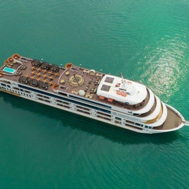 Du Thuyền Ambassador Daily Cruise: Trải Nghiệm Nghỉ Dưỡng 6 Sao Giữa Lòng Vịnh Hạ Long