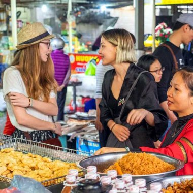 Khi Ẩm Thực Mở Lối Cho Du Lịch Quảng Ninh: Từ Đặc Sản Đến Trải Nghiệm Di Sản