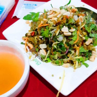 Gỏi Trứng Sam: Tinh Hoa Ẩm Thực Biển Quảng Ninh Và Nghệ Thuật Chế Biến Kỳ Công